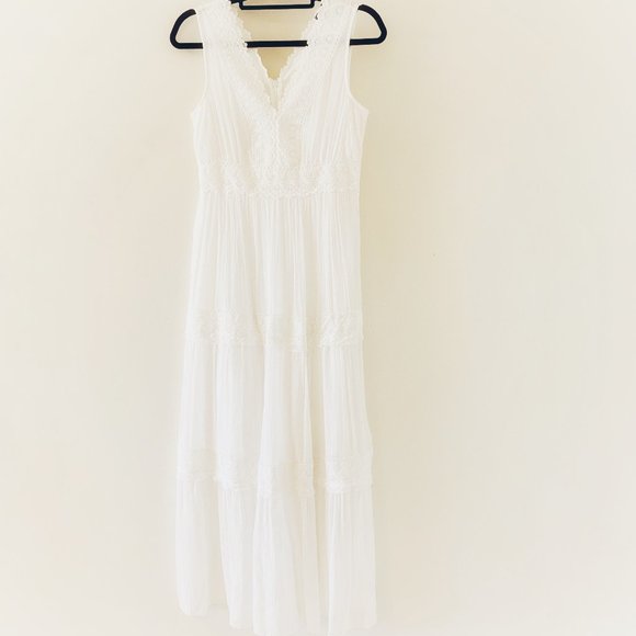 J.Gee Dresses & Skirts - J.Gee white lace maxi dress